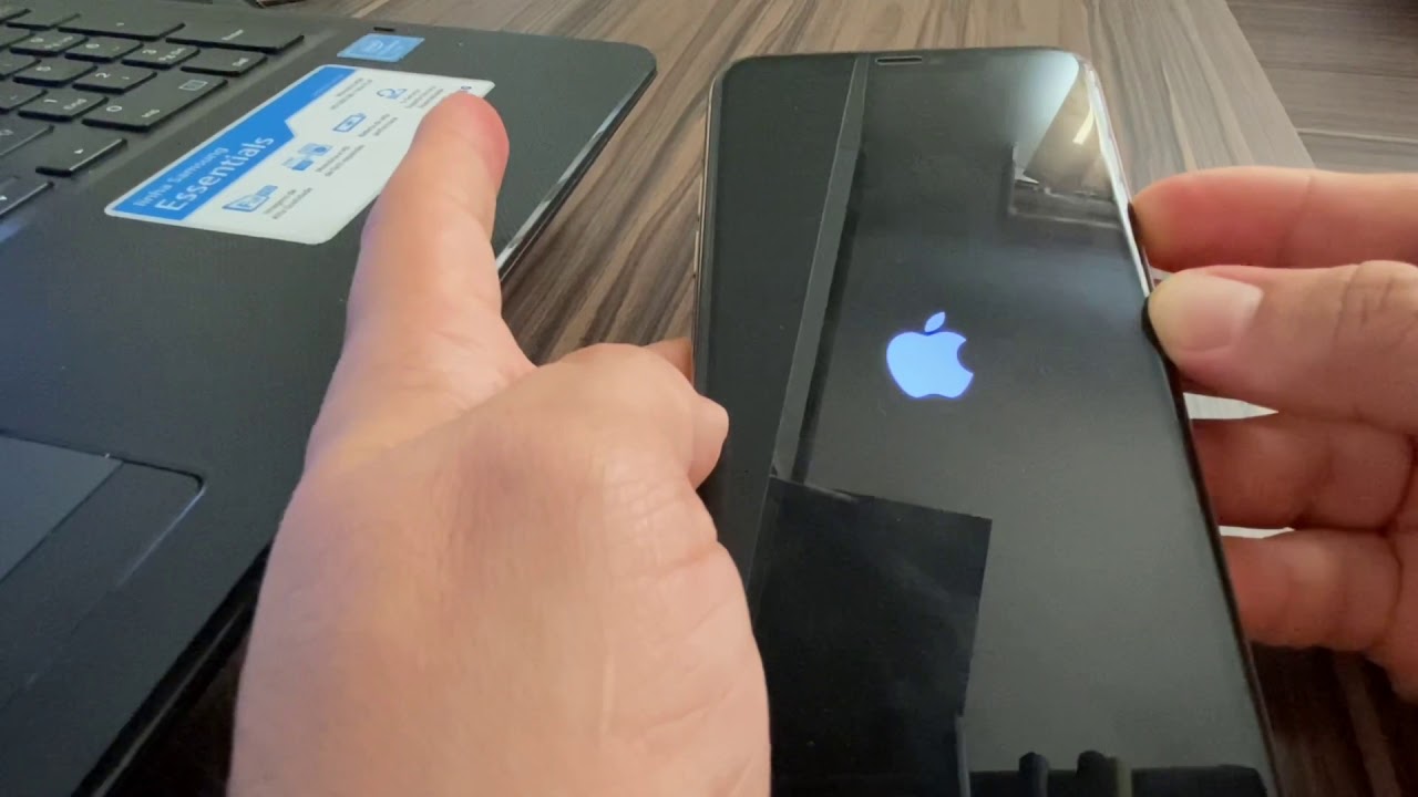 iPhone 11, 11 pro e 11 pro Max travando na logo da maçã