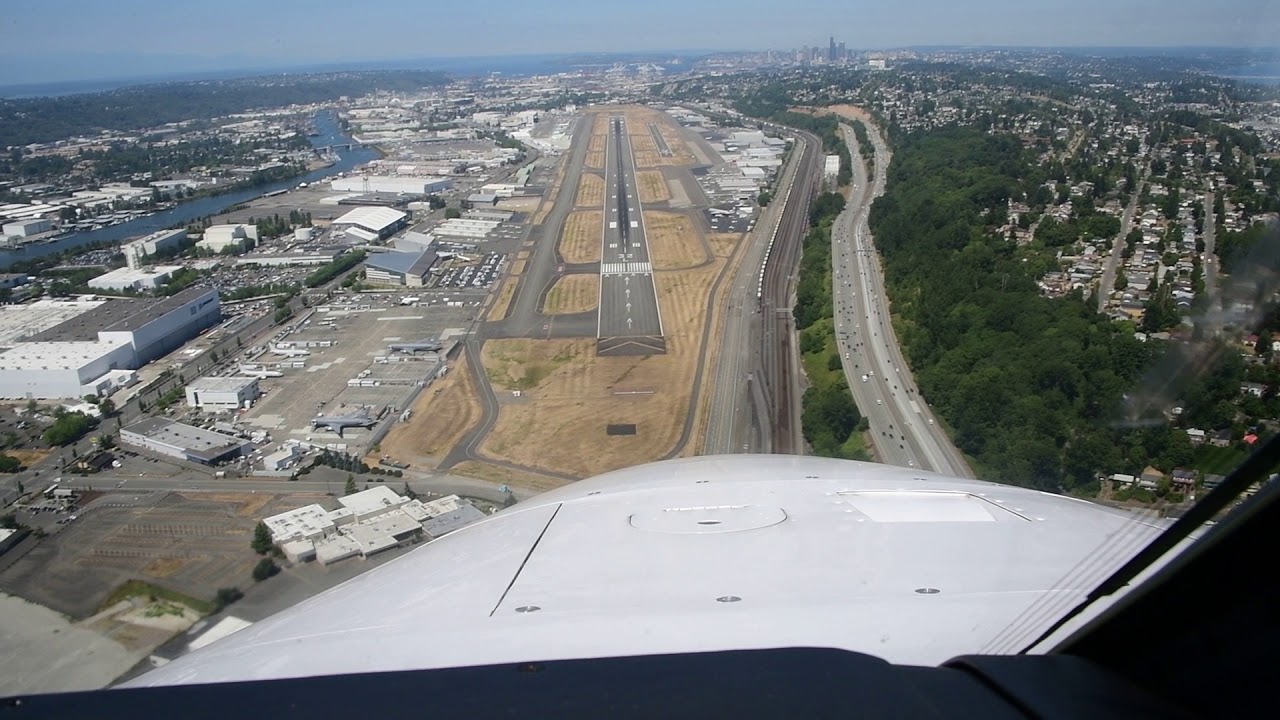 Landing on runway 32L at Boeing Field, KBFI