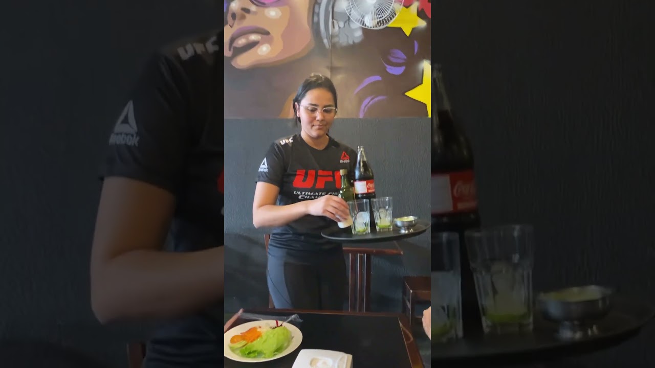 Aprendeu com uma aula a carregar a bandeja