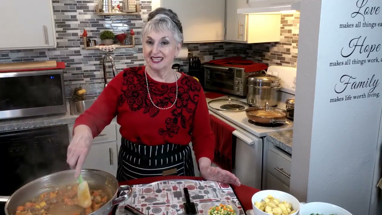 Суп из нежной говядины, приготовленный методом тушения | Red Cardinal Kitchen