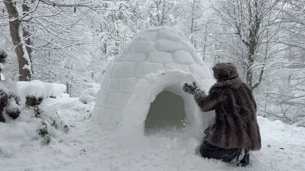 Surviving a Deadly Blizzard at &minus;19&deg;C | Building an Igloo Alone in the Frozen Wilderness