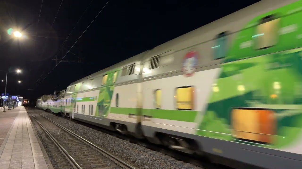Kolarin y&ouml;juna ohittaa