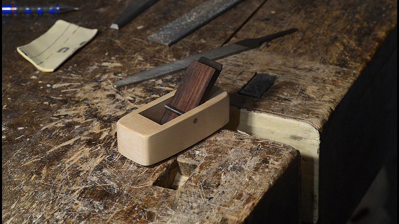 Making a curved sole palm plane from start to finish - Costruzione di un pialletto a suola curva