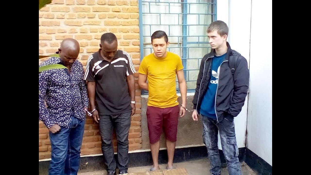Abanyamahanga babiri badandaza ibiyayuramutwe bafashwe n’igiporisi c’Uburundi