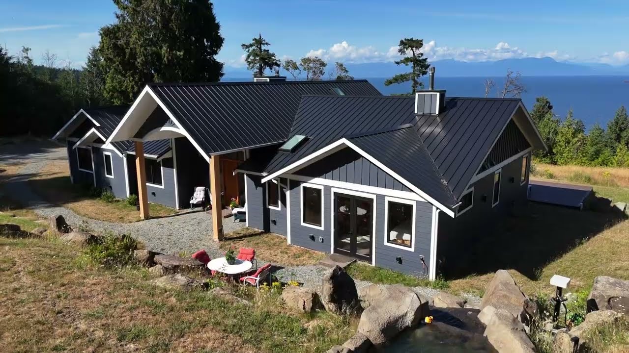 Gabriola Island Dream Home – Modern Comfort Meets Coastal Beauty