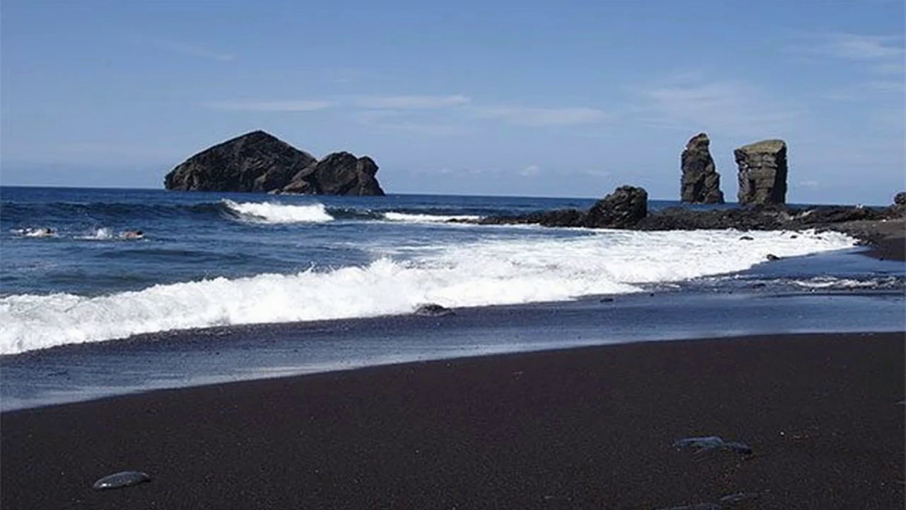 Wow, 25 Best Black Sand Beaches You&rsquo;ll Want To Visit