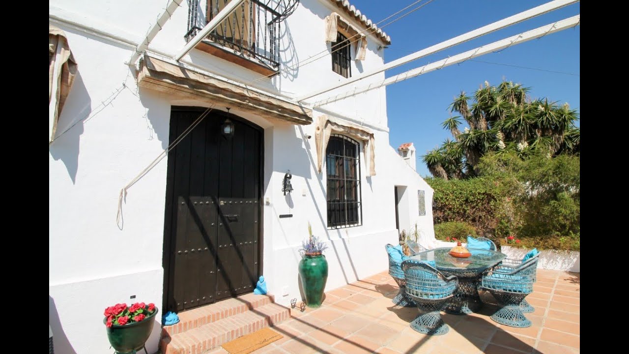 Elegant Detached Villa with Panoramic Views in Alhaurín de la Torre