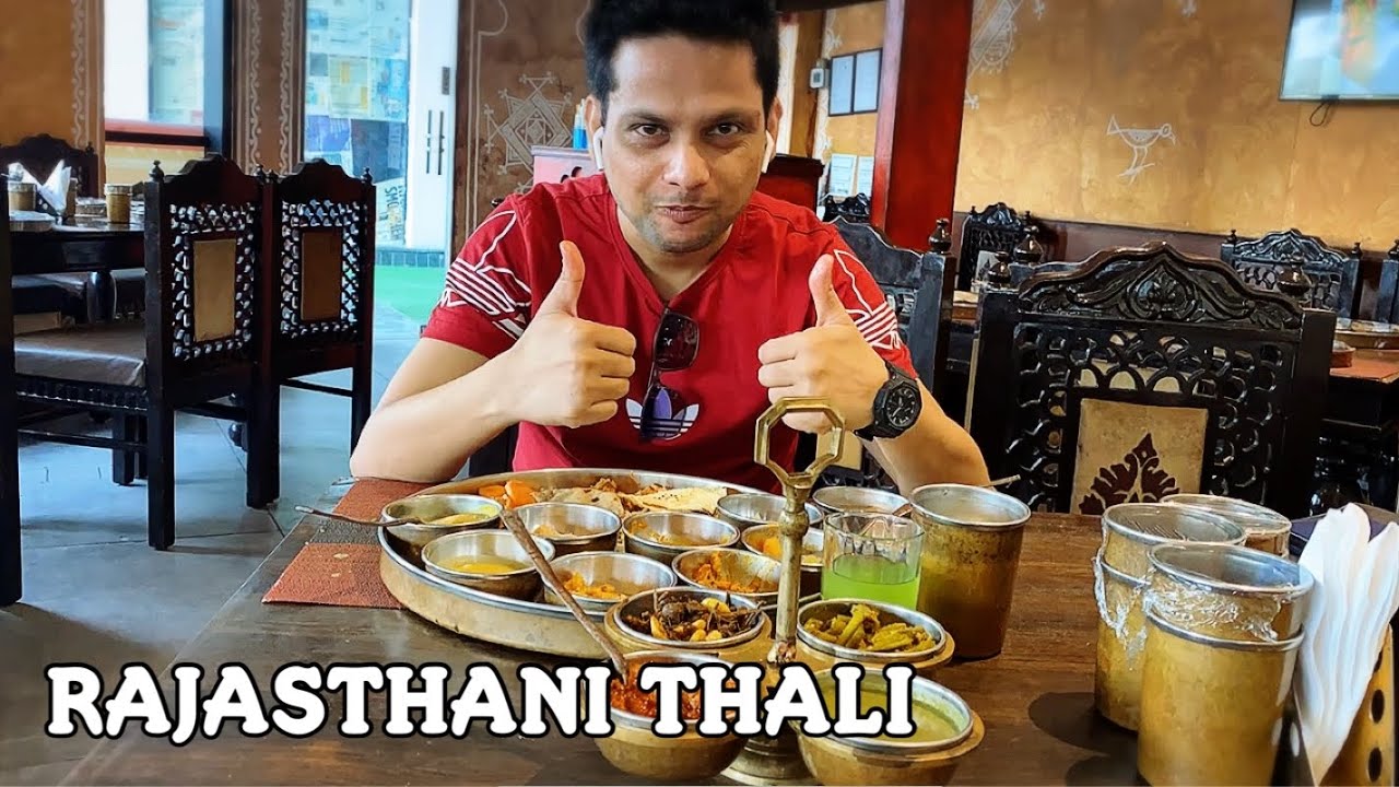 We had this amazing Rajasthani Traditional Thali at Ghoomar, NSP