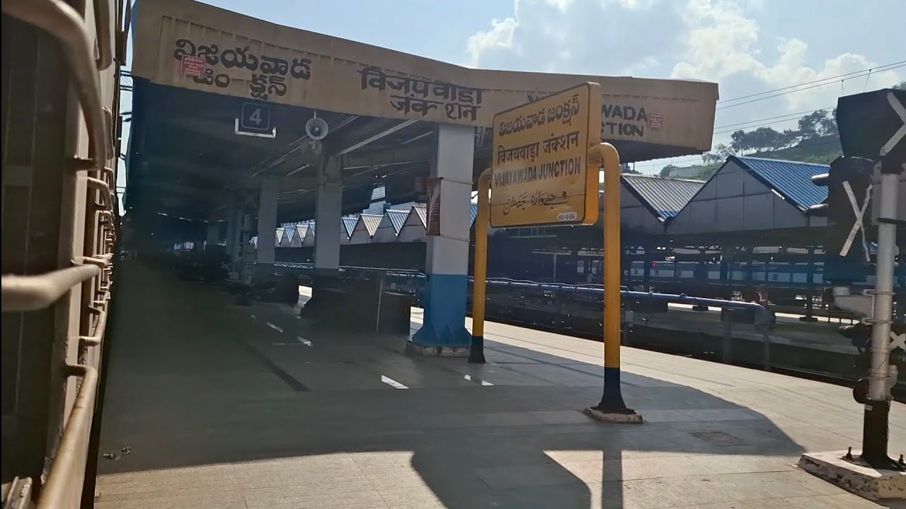 [BZA] VIJAYAWADA JUNCTION RAILWAY STATION ON BOARD ARRIVING & DEPARTING VSKP-GNT SIMHADRI EXPRESS 
