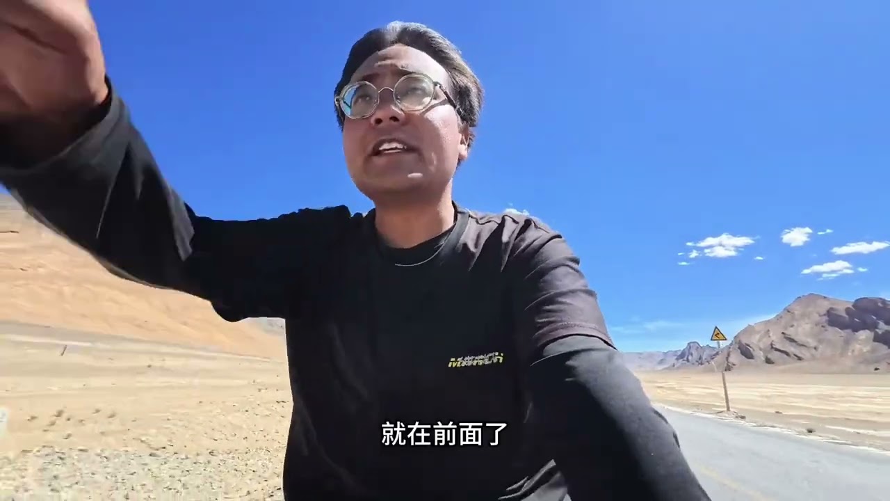 骑行新藏线，离开狮泉河前往班公湖，荒山美出新高度。拉梅拉达坂，叔叔阿姨给的罐头和从新疆带过来的馕很好吃，谢谢。#旅行 #长途骑行 #旅行推荐官 #保持热爱奔赴山海 #vlog十亿流量扶持计划
