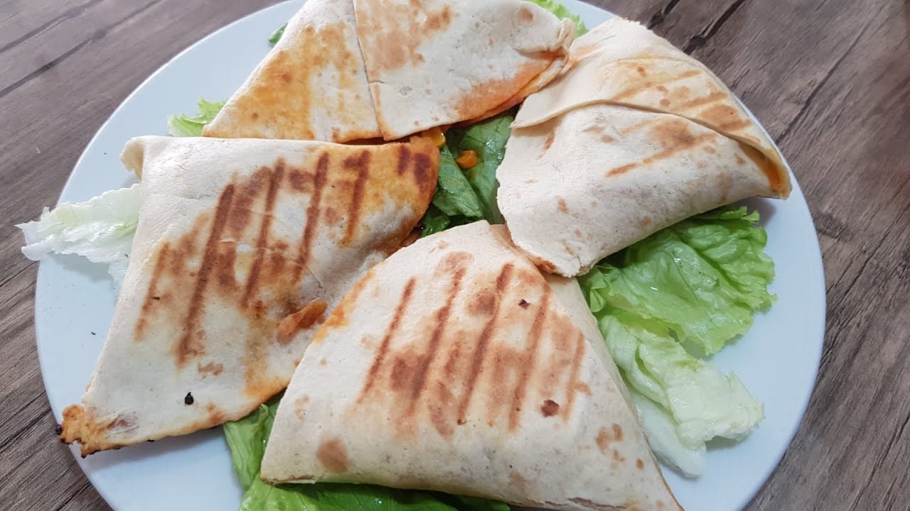 خبز تورتيلا بحشوة الدجاج والخضار