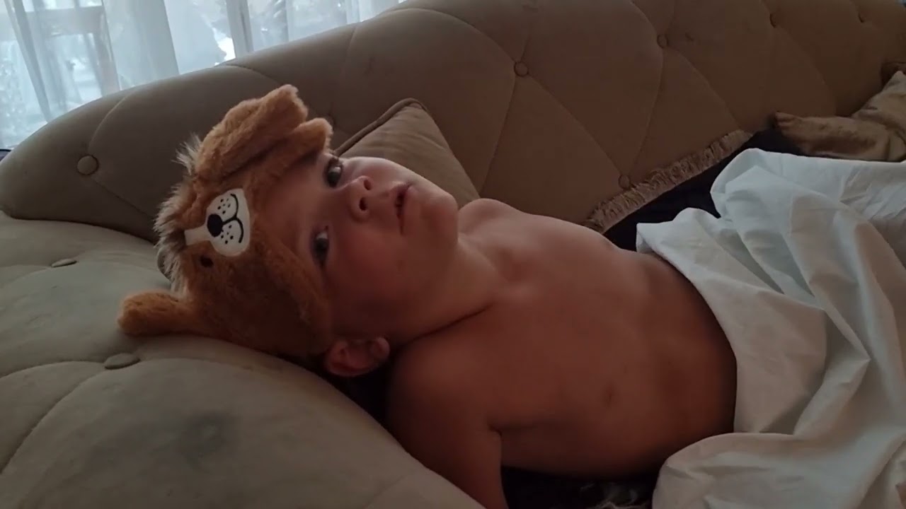 DION IS NET ZIJN MAMMA, SLAPEN MET EEN SLAAPMASKER😆🤌
