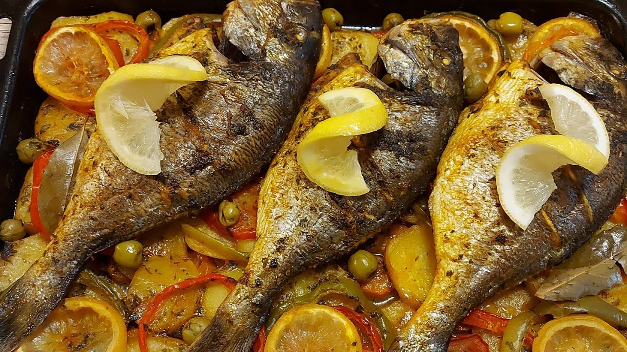 سمك بالخضار في الفرن كيجي👌 هائل سهل صحي ولذيذ مكتشبعوش منو😋