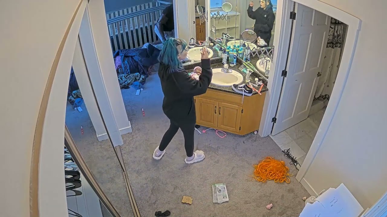 Dark Burt throwing toilet wig at Binx (Fishtank Season 3 Clip)