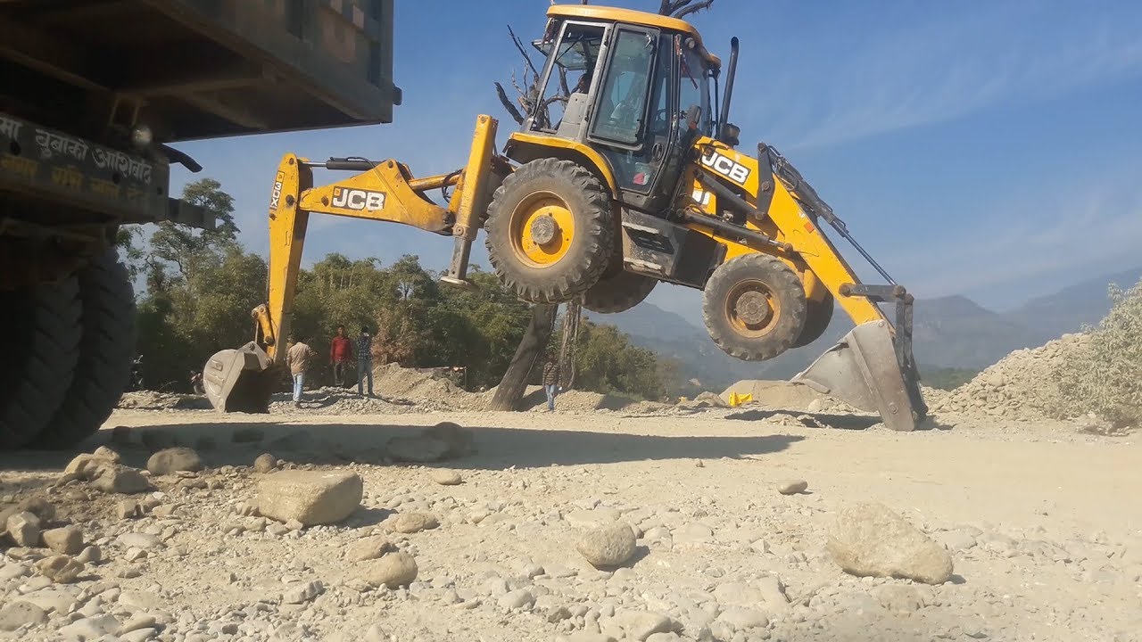 Amazing JCB VIDEO - JCB Showing Stunt