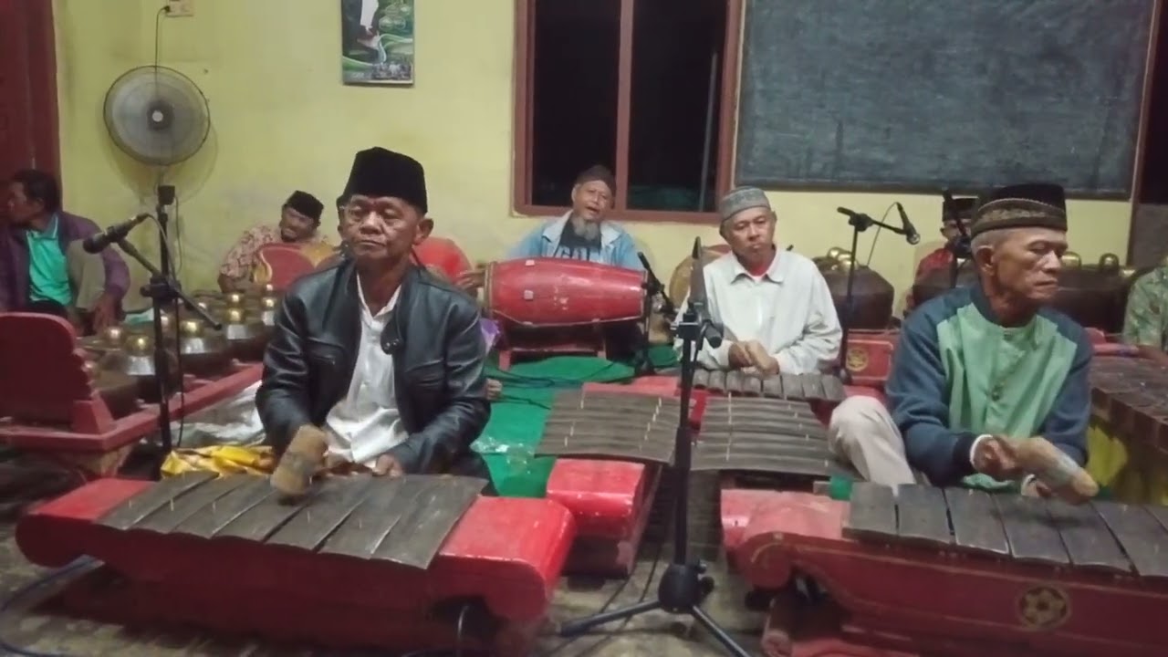 Moco Ambiyo kanti gamelan waranggono Sunarmi siraman .di ngandengn Ds Tegalrejo Kc Selopuro.