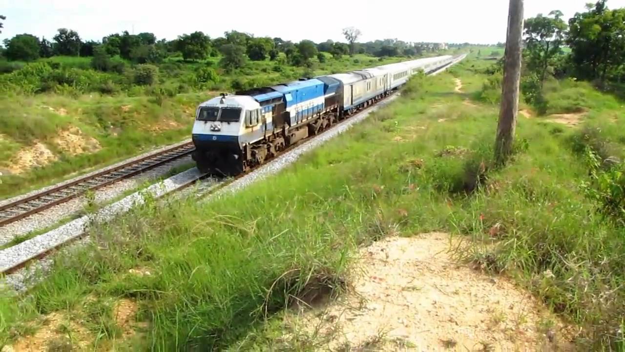 EMD 16-710G3B V16 Engine Amazing Sounds!