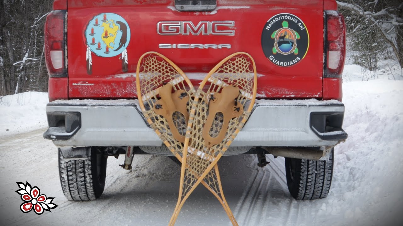 The Art of Making Snowshoes -  &Aacute;gimike with the Nagadjit&ograve;djig Ak&igrave; Guardians