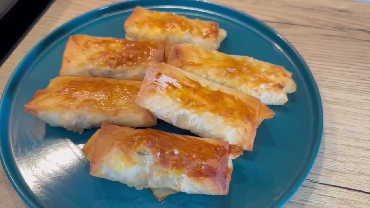 Банички с пилешко филе и гъби. Много вкусни и лесни за направа. Не са за вегетарианци. Закуска вечер