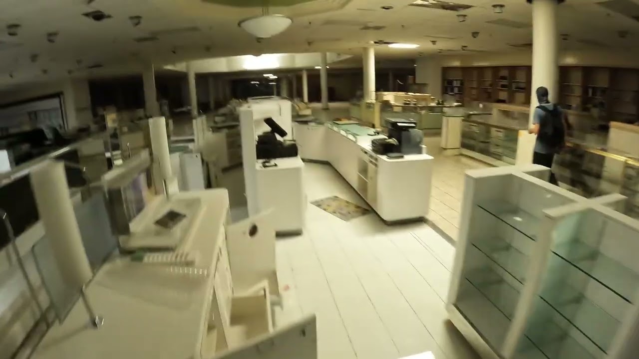 Exploring Abandoned Mall (ARRESTED)