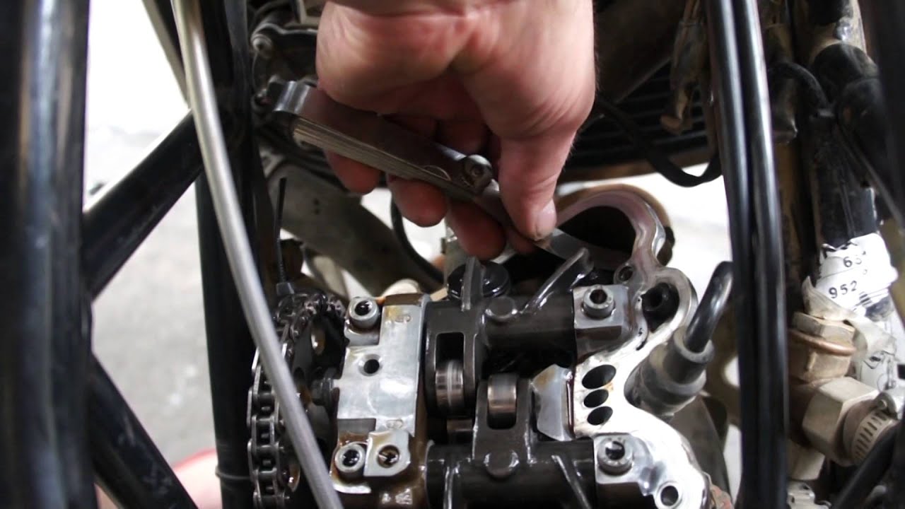 How to check the valve clearance on a KTM 690