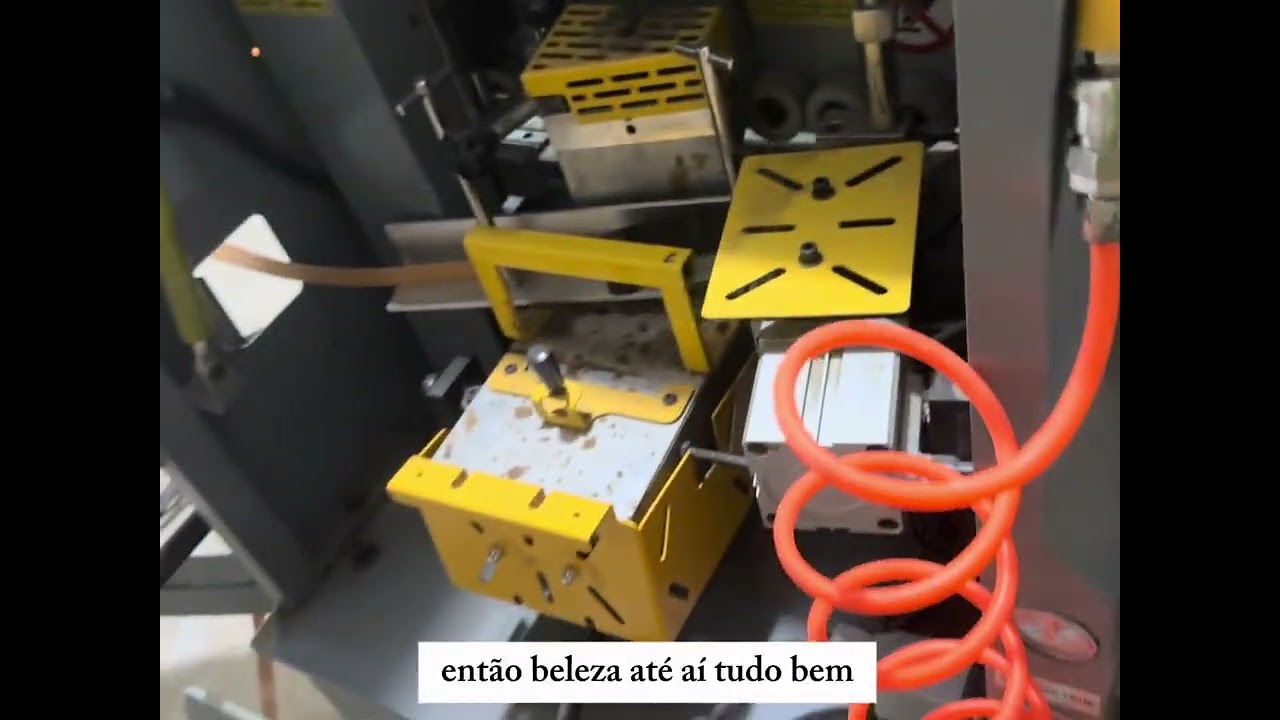 Veja só o que aconteceu com a coladeira automática!!!