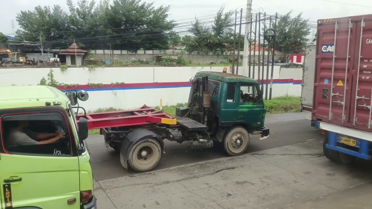 KEMACETAN DI EXIT TOL KALIGAWE : PENGALAMAN YANG MELELAHKAN #semarang #kaligawe #exittol #genuk