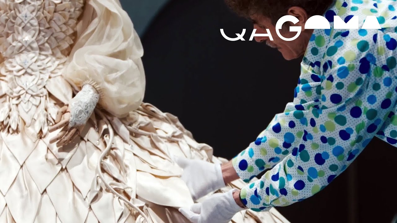 Behind-the-seams/ The costumes from 'Mirror Mirror' (2012)
