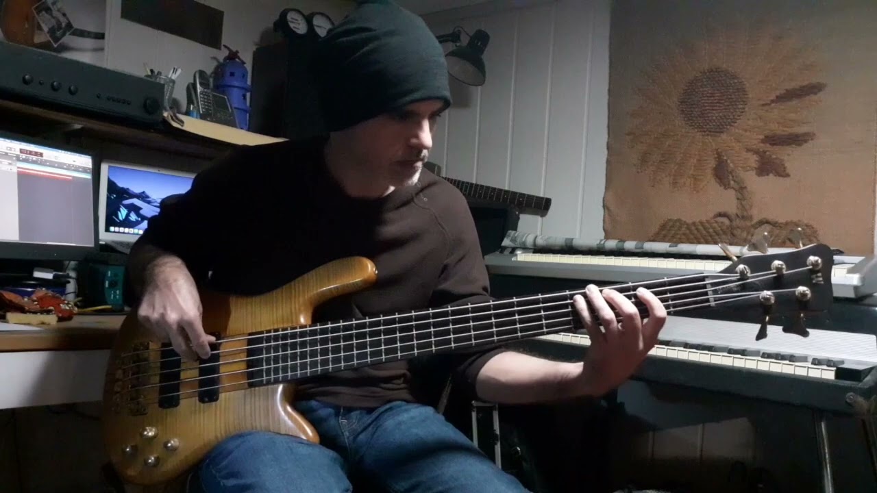 Jamiroquai - Virtual Insanity Bass Cover Stuart Zender- Travelling without moving (1996)