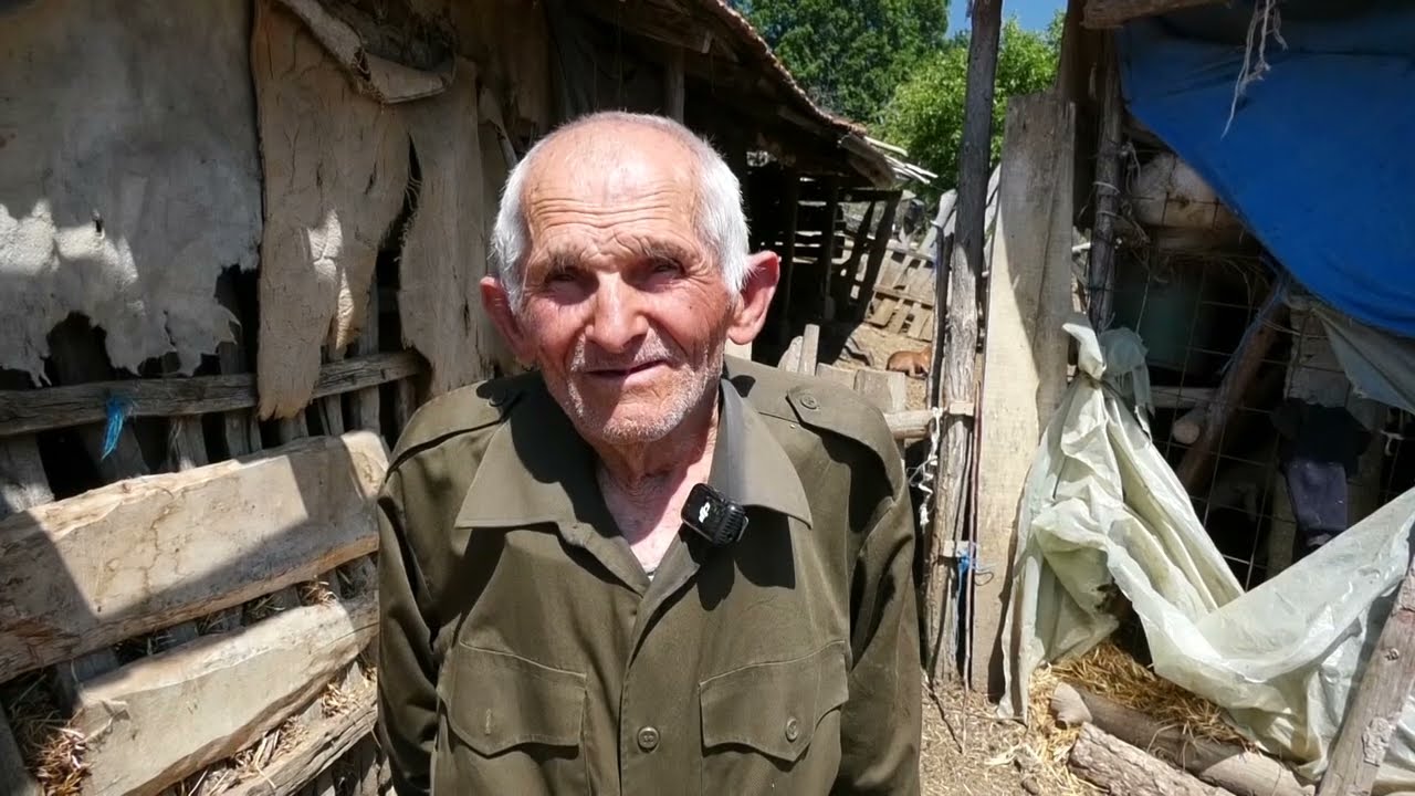 Najstariji meštanin sela Rusce, Jovan, čuva veliko stado ovaca 05 11 2025