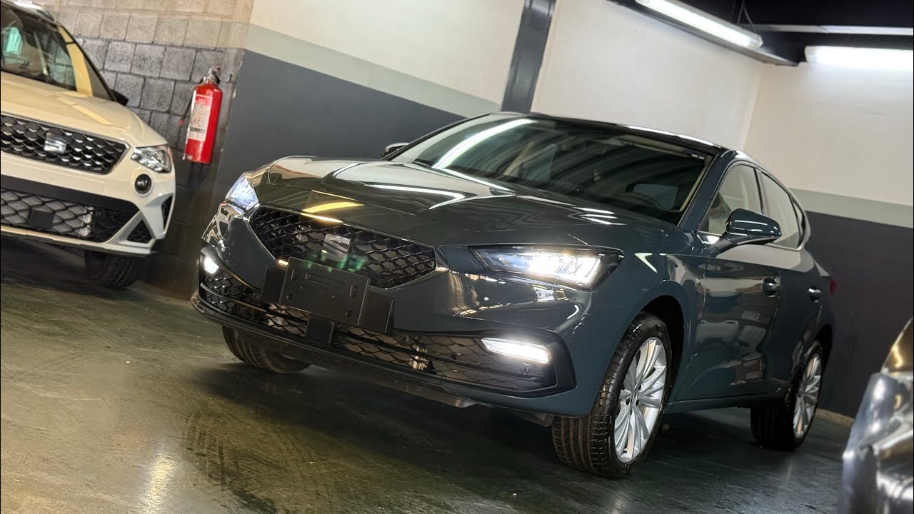 SEAT Leon STYLE 2025 Azul Fiordo con Oferta de Abril 2025