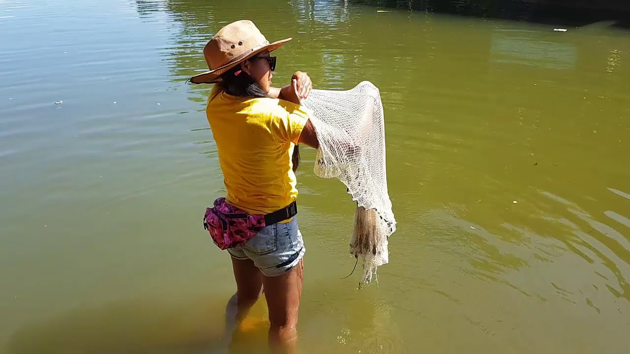 » Hellen pesca con atarraya en el Lago de Güija, Asunción Mita, #Jutiapa #LaCunaDelSol