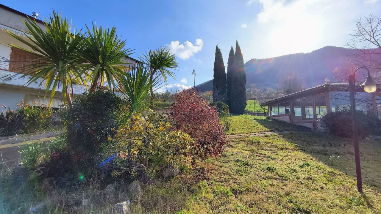 GIFFONI VALLE PIANA VILLA CON PISCINA, DEPENDANCE & PARCO. CL C. IN AFFITTO SOLO PER AGRITURISMO