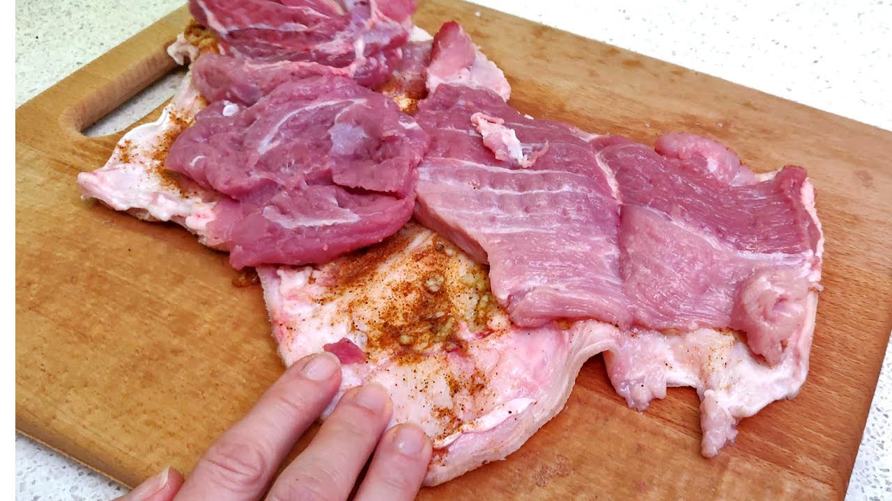 Simply season the pork knuckle with spices and get a delicious sausage.