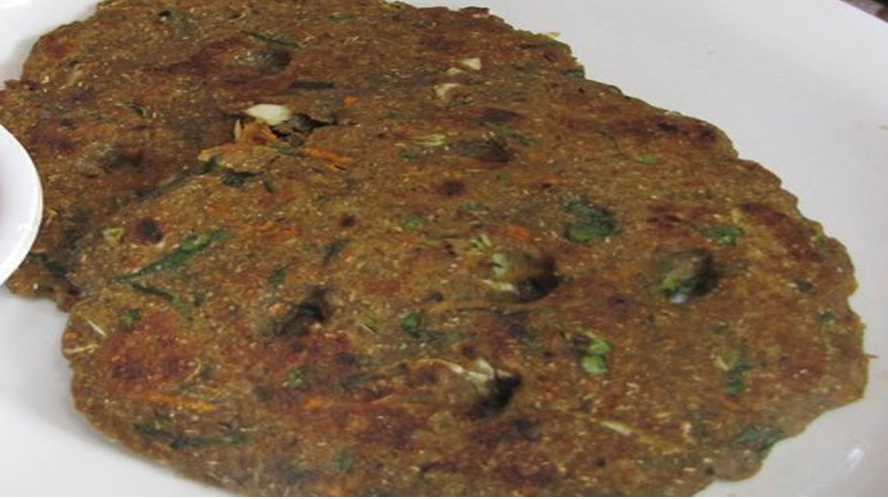 Vegetarian breakfast recipes of yummy thalipeeth-in your kitchen