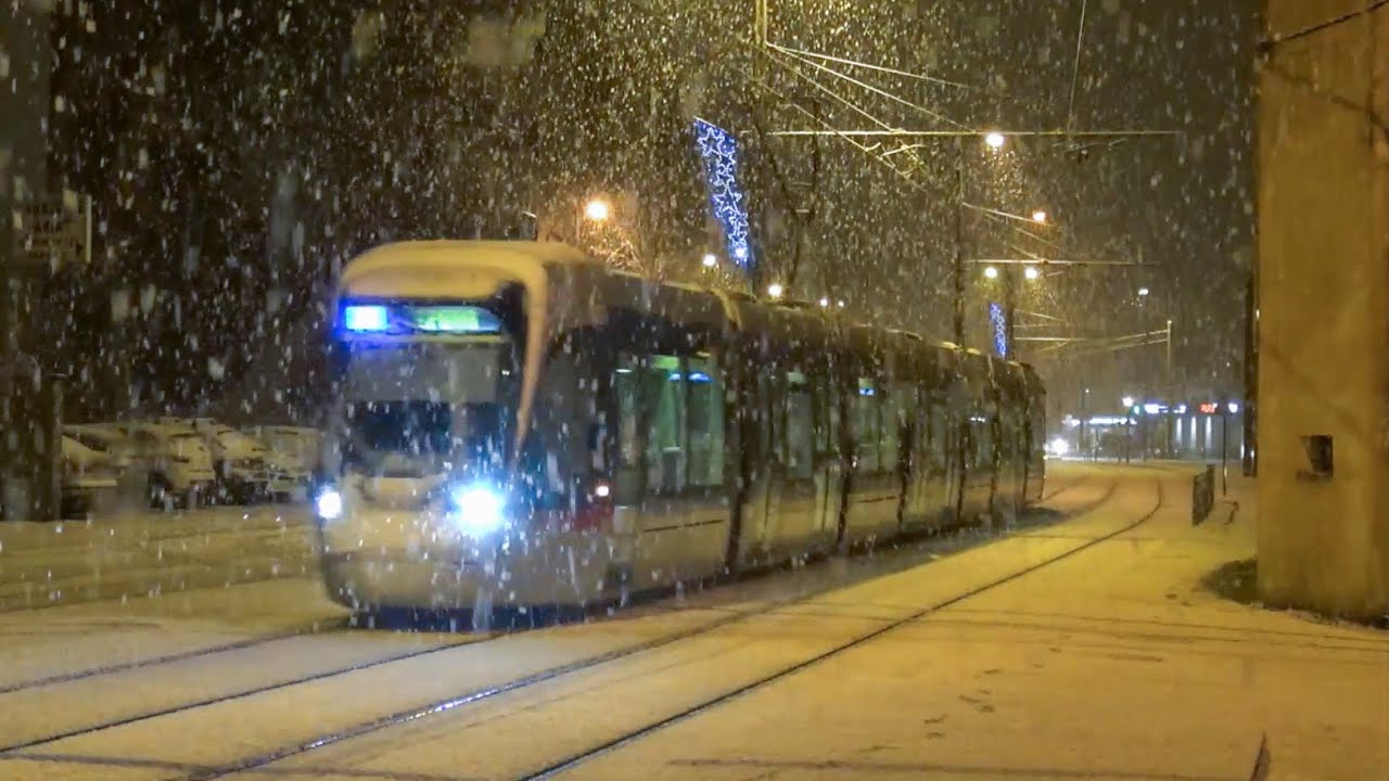 Tramway de Grenoble sous la neige