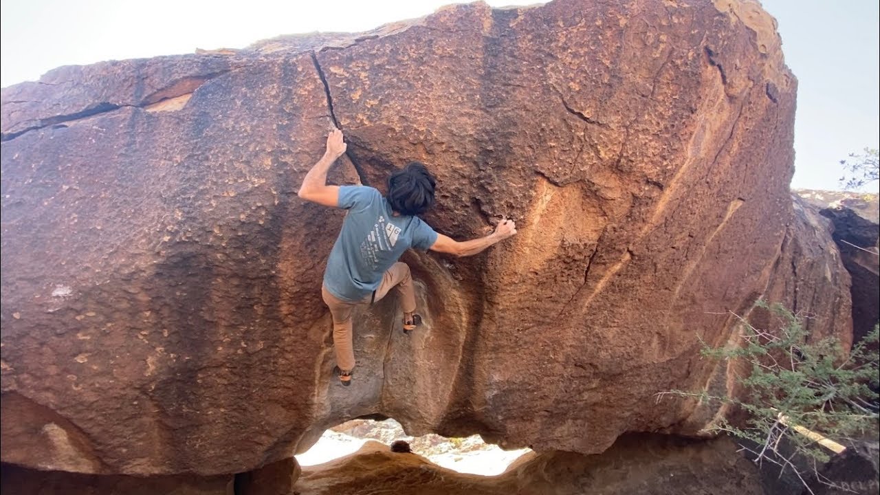 Hueco Tanks : Free willy , Sign of Choss, T-Bone shuffle, Power of Silence and more