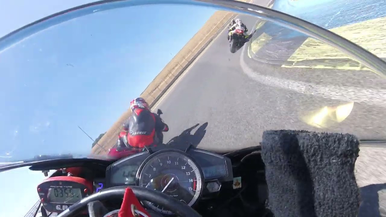 Tanda Jarama 22 junio 2022 Yamaha 2008 espectador piqué sano Miguel R1 y Ruben Zx10R