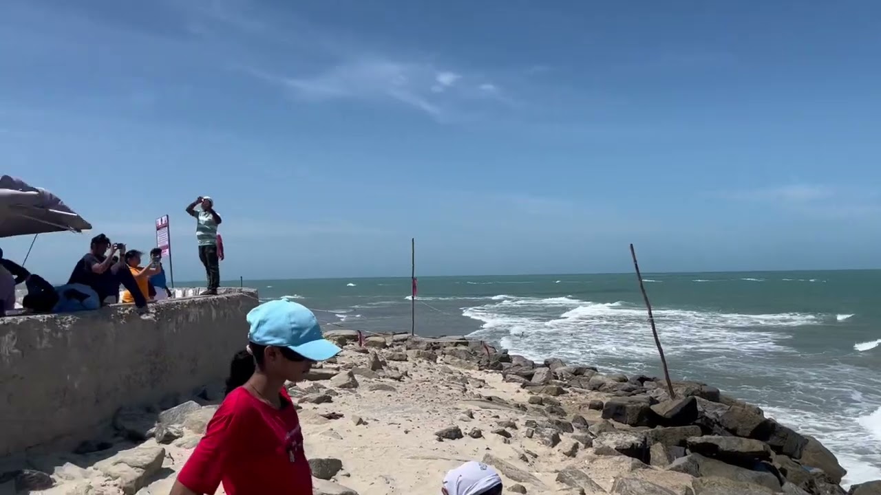 Pamban beach which is located in Pamban island is an offbeat tourist destination in Rameswaram.INDIA