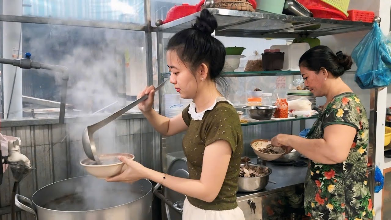 Dậy Sớm Bán Cháo Lòng Đặc Sản Miền Tây Cho Bà Con Ở Quê | NĐMT#770