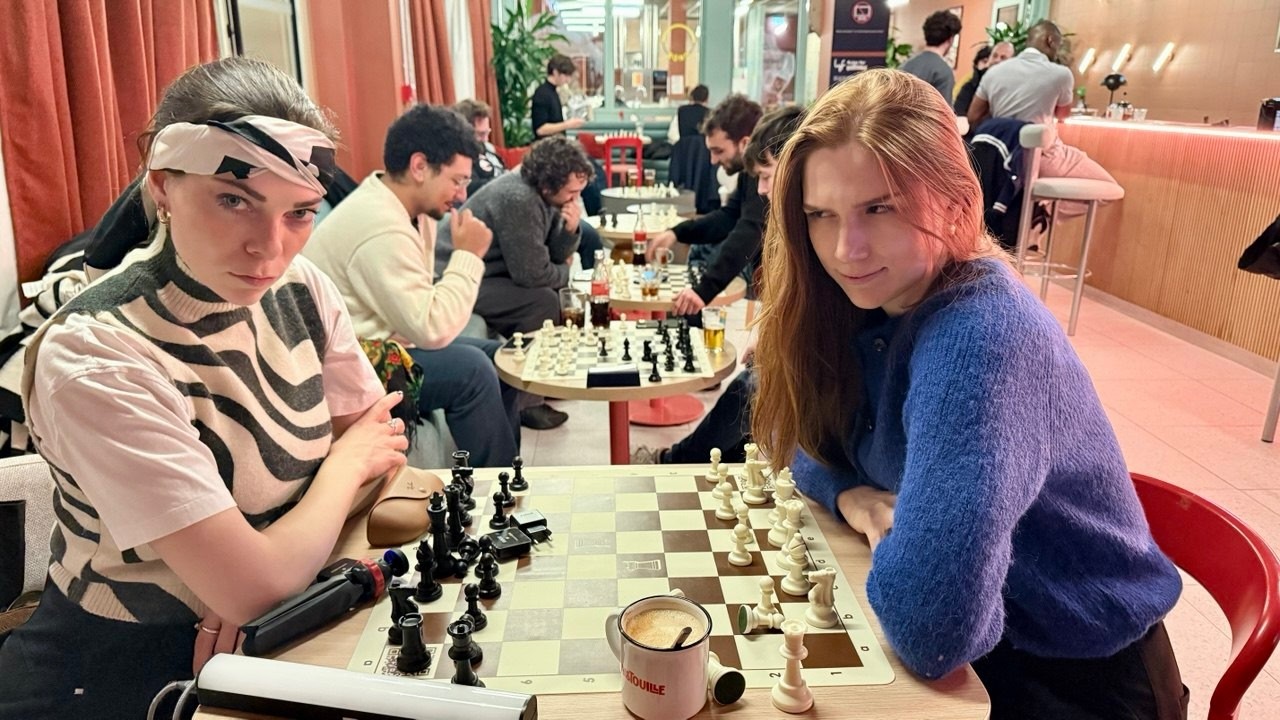 CHESSBAR LIVE W LUCY IN PARIS!!!