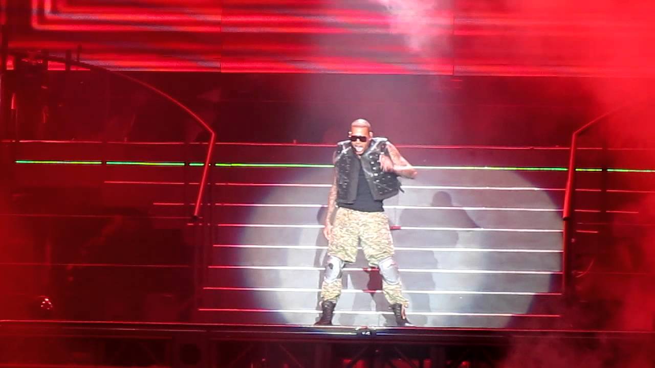 Chris Brown - Say It With Me (F.A.M.E Tour '11 in Toronto) (Opening Song)