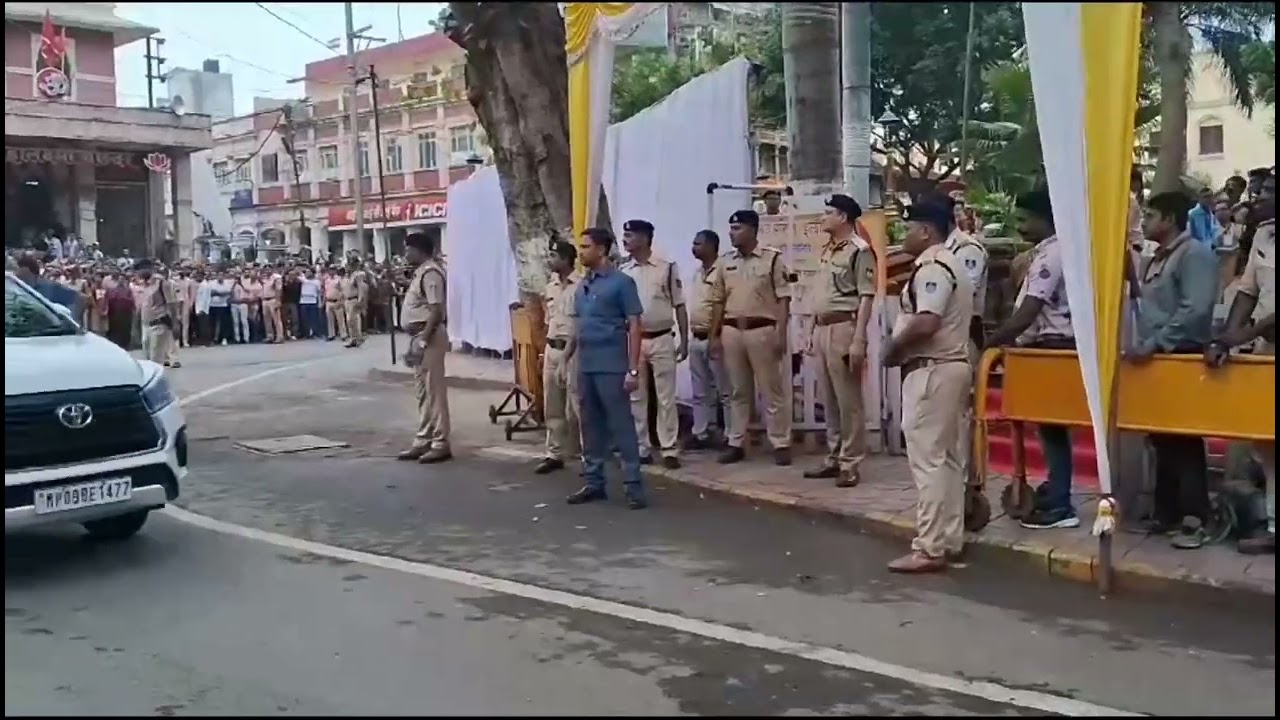 Yogi Adityanath ka kafila 