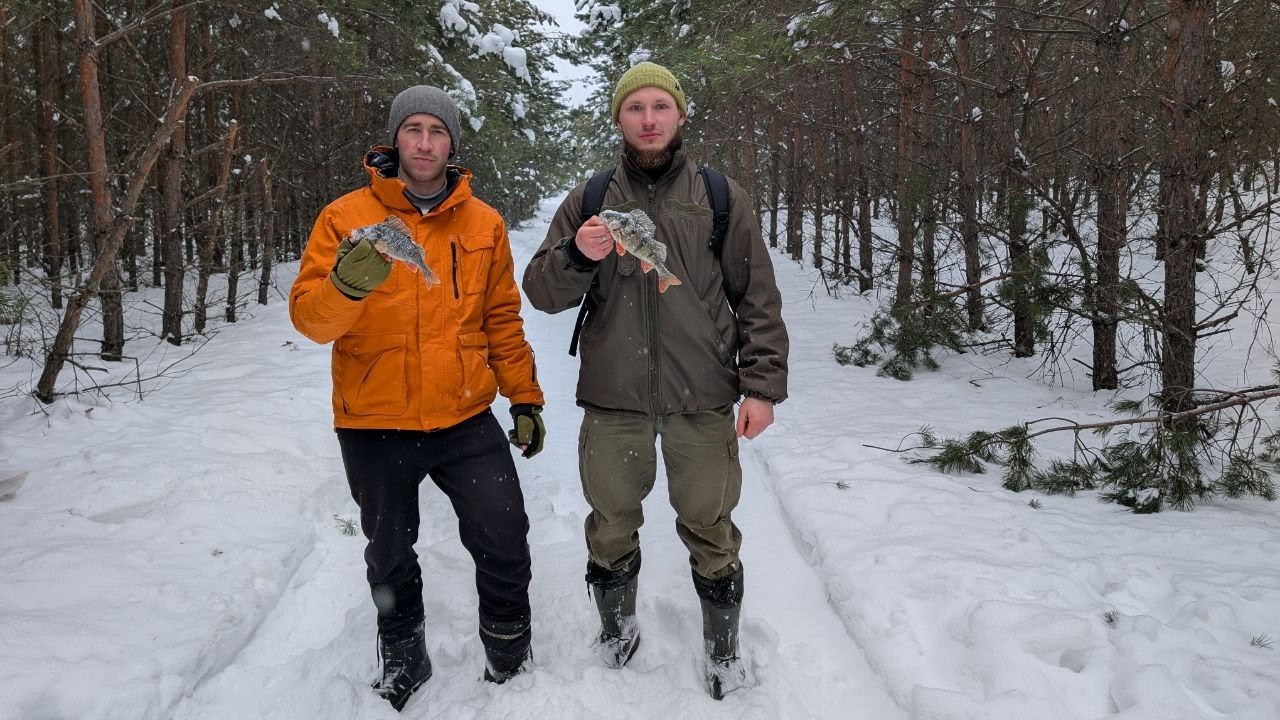 Зимовий окунь не лізе в лунку, шок. Півметровий лід. Зимова рибалка 2026!