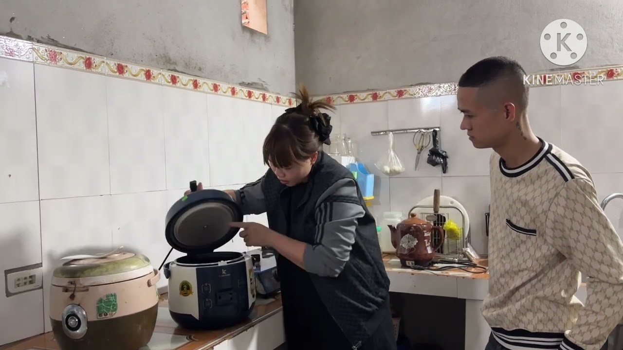 Con nhỏ mà chị sen vẫn xuống chăm ông ngoại ốm