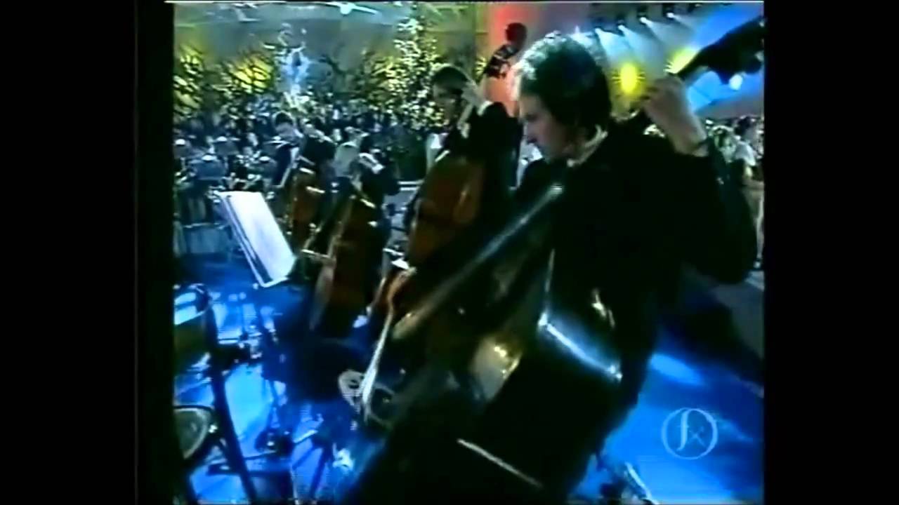 Dolores O'Riordan - Analyse [Christmas Vatican 2001] !!!!!!!!!!!!!!!!!!!
