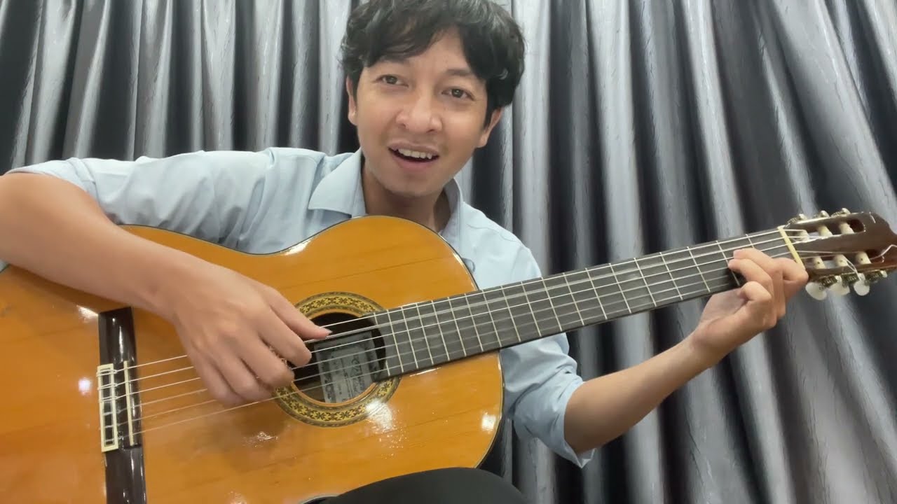 Hướng Dẫn Guitar 20/11 . Bài Học Đầu Tiên & Bụi Phấn ( ST : Trương Xuân Mẫn & Vũ Hoàng )