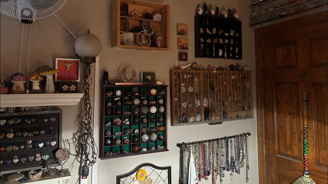 Just a lil bit of Auds n Ends, Trinket Shelf tour 