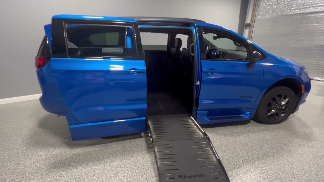 2026 Chrysler Pacifica BraunAbility Select Wheelchair Van Walk Around with Manatee Mobility Vans