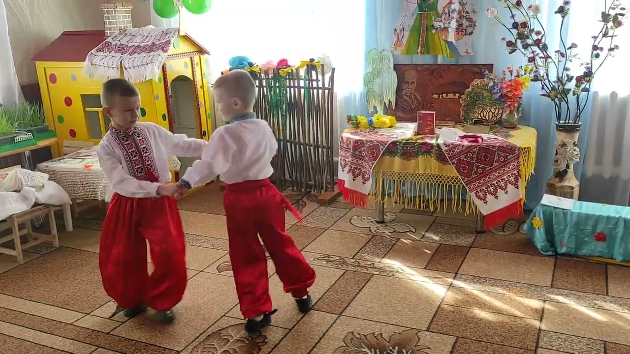 Український гопак (танок хлопчиків- розвага 